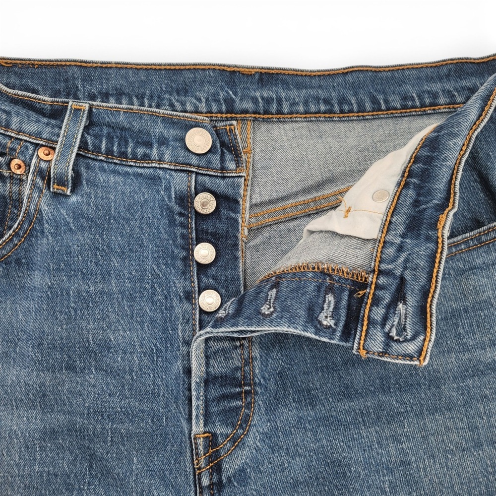 Levis Womens 31x32 Jeans Cotton Blue Straight Leg Button Fly 501 Denim Classic - Picture 3 of 8
